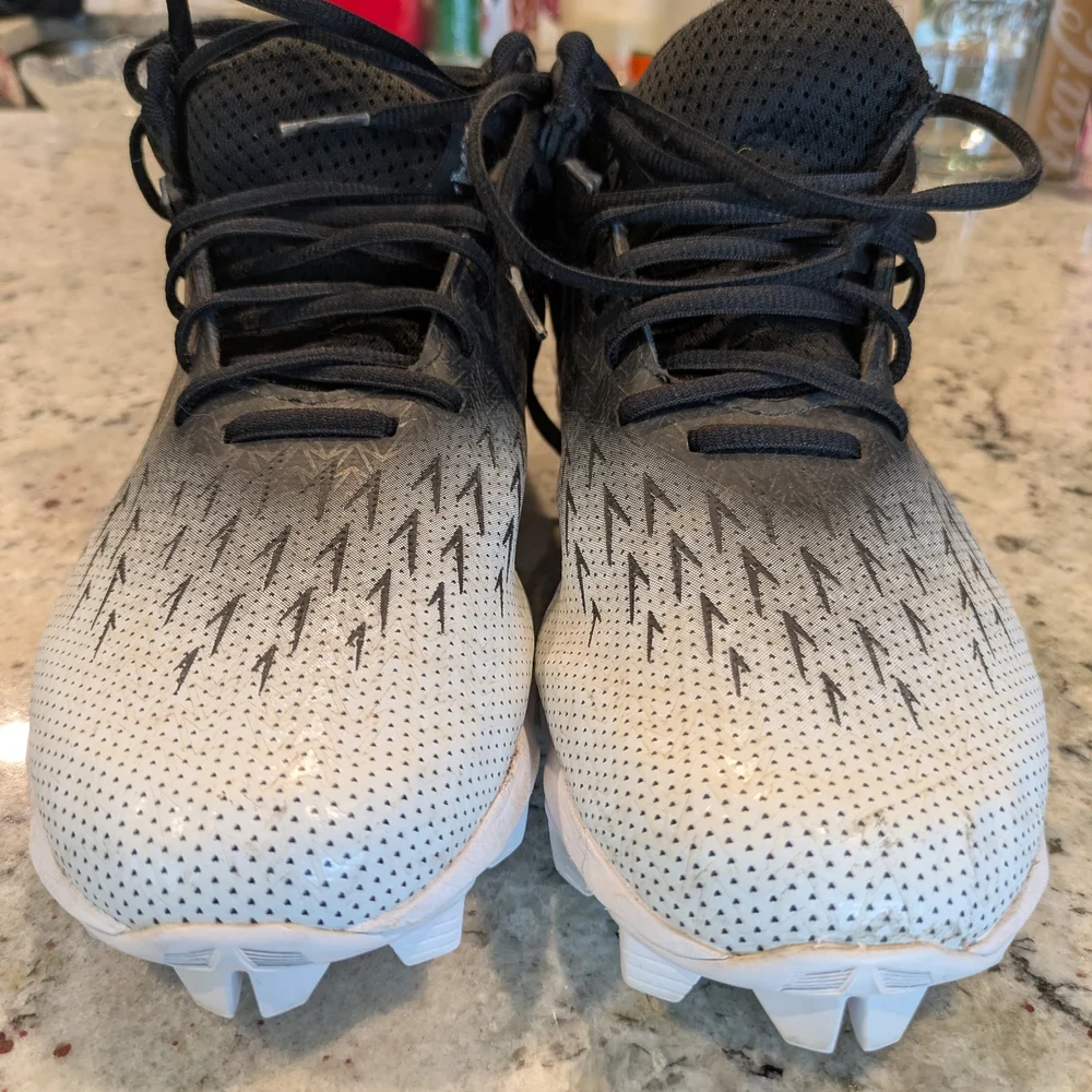 Under Armour Spotlight Franchise 4.0 RM football cleat in black and white.